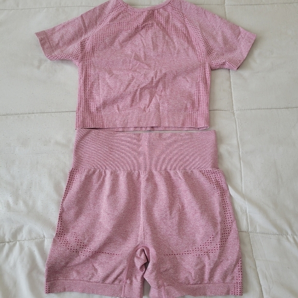 Workout Shorts and Crop top seamless set Pink Red M Like new - Picture 6 of 6